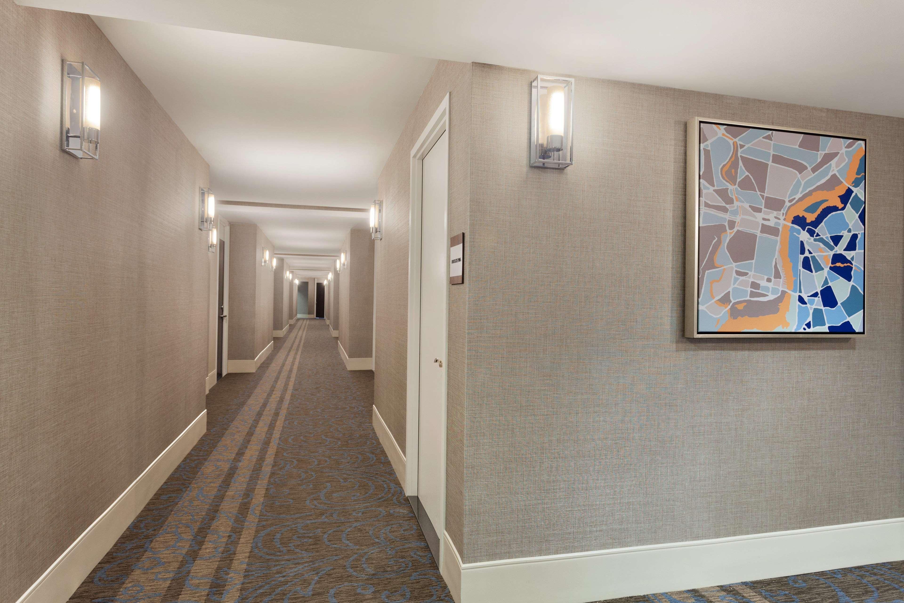 Hilton Avenue 4*