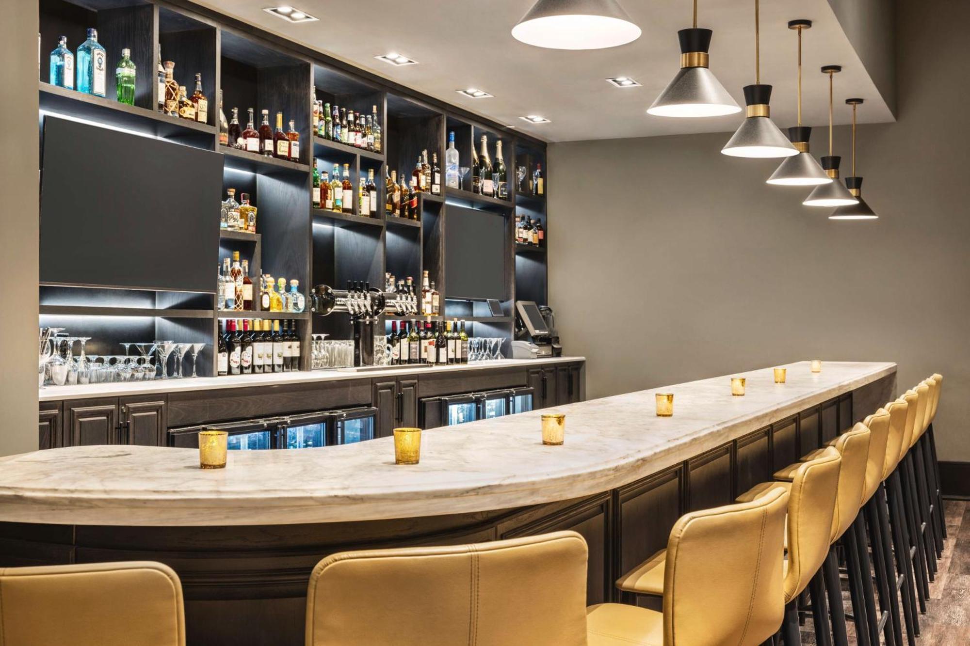 Hilton Avenue 4*