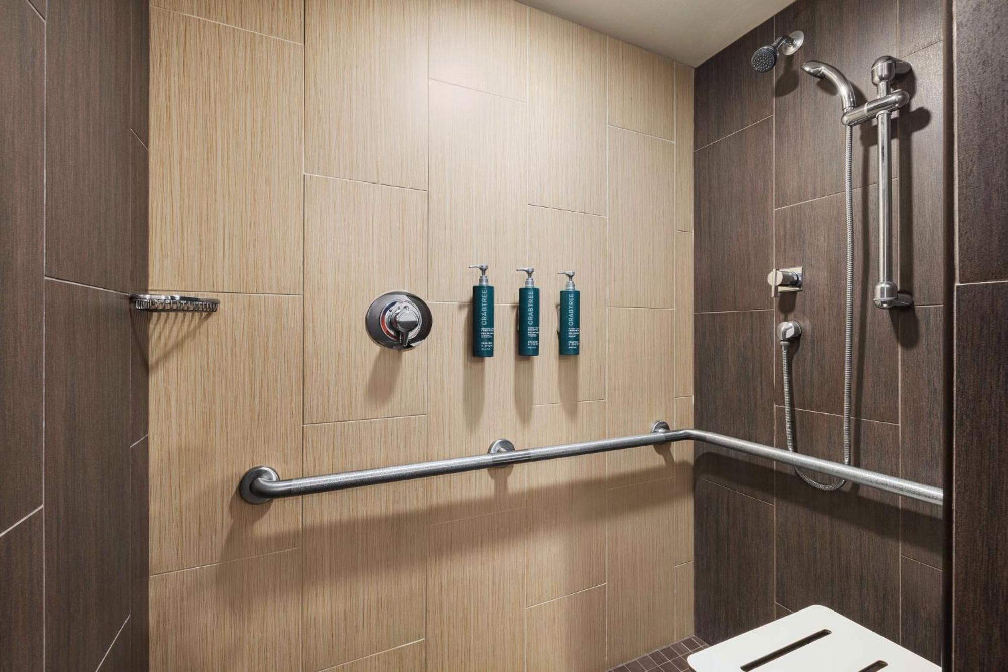 Hilton Avenue 4*