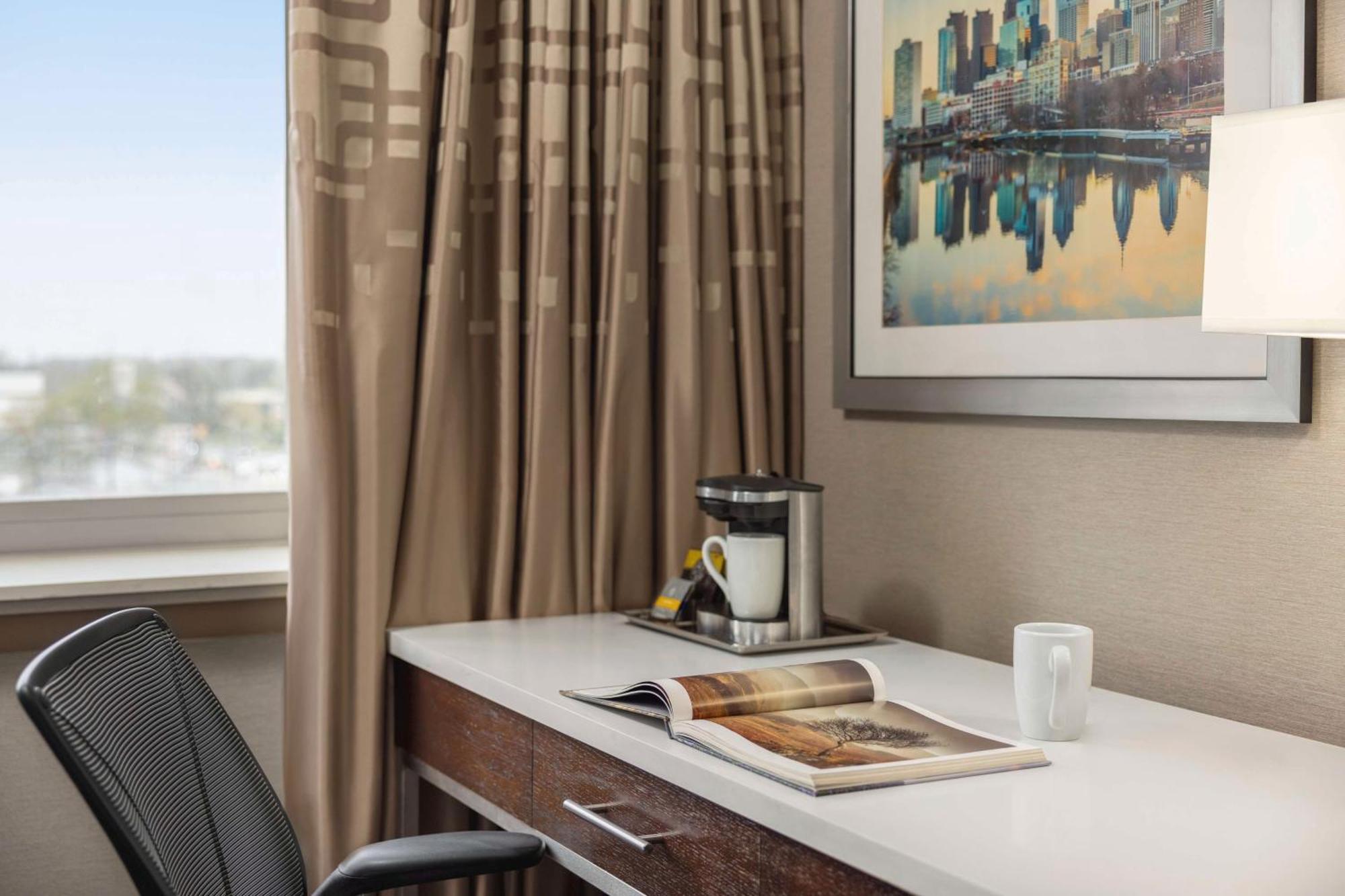 Hilton Avenue Hotel 4*