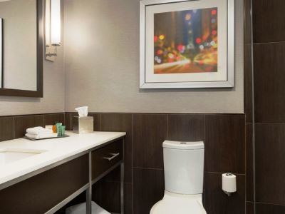 Hilton Avenue 4*